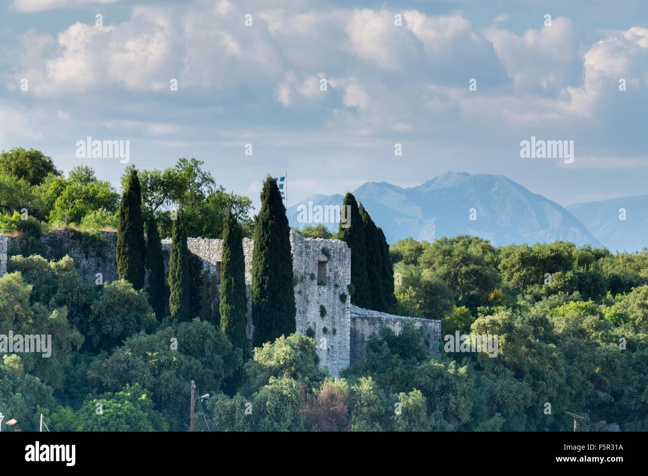 Kassiopi Burg mit Blick auf den Hafen von Kassiopi. Corfu. Stockfoto
