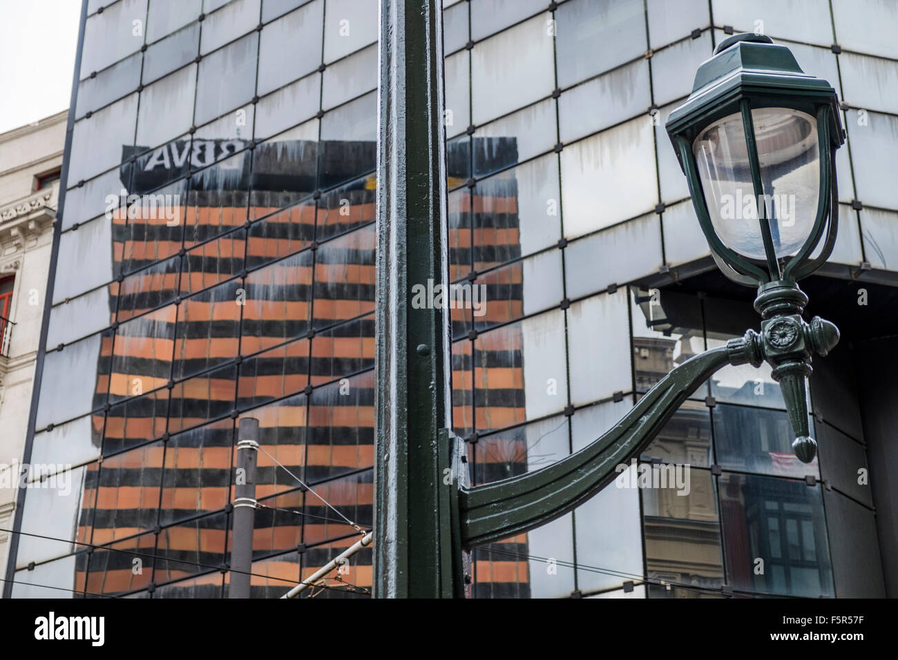 Reflektieren der BBVA Gebäude, Bilbao, Vizcaya, Baskenland, Spanien Stockfoto