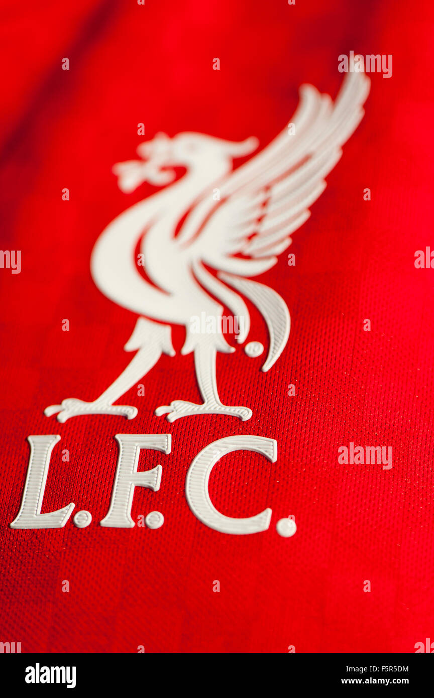 Leber Vogel auf dem Shirt eine Replica Trikot Liverpool Football Club. Stockfoto