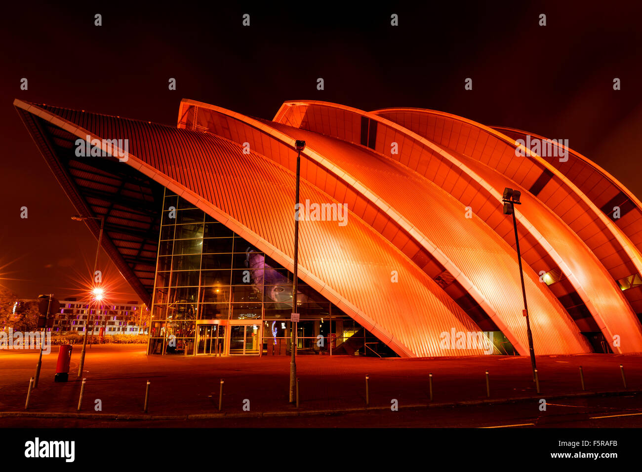 GLASGOW, SCHOTTLAND. 27. Oktober 2015: The Clyde Auditorium (Gürteltier) Concert Hall am Ufer des River Clyde, Glasgow, Schottland Stockfoto