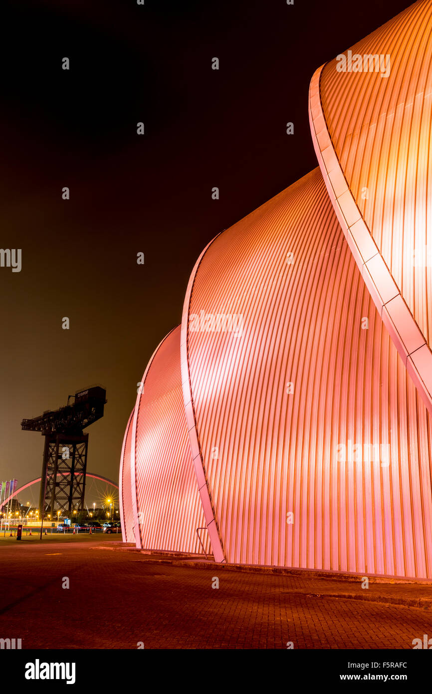 GLASGOW, SCHOTTLAND. 27. Oktober 2015: The Clyde Auditorium (Gürteltier) Concert Hall am Ufer des River Clyde, Glasgow, Schottland Stockfoto