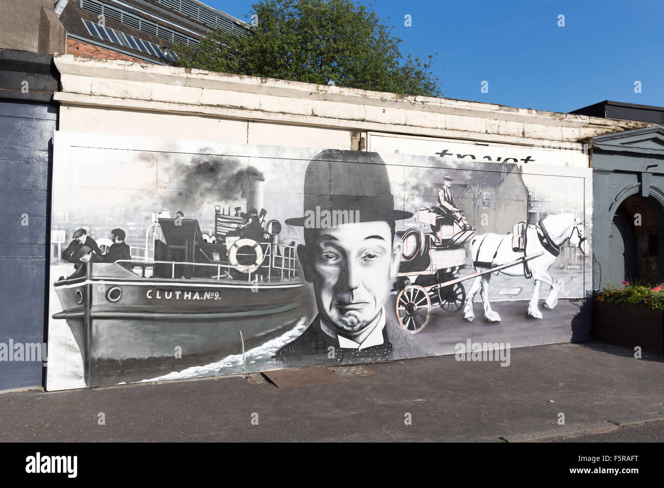 GLASGOW, 11. Juni 2015: das Wandbild mit Stan Laurel, die Überreste von der Clutha Bar, Glasgow Stockfoto