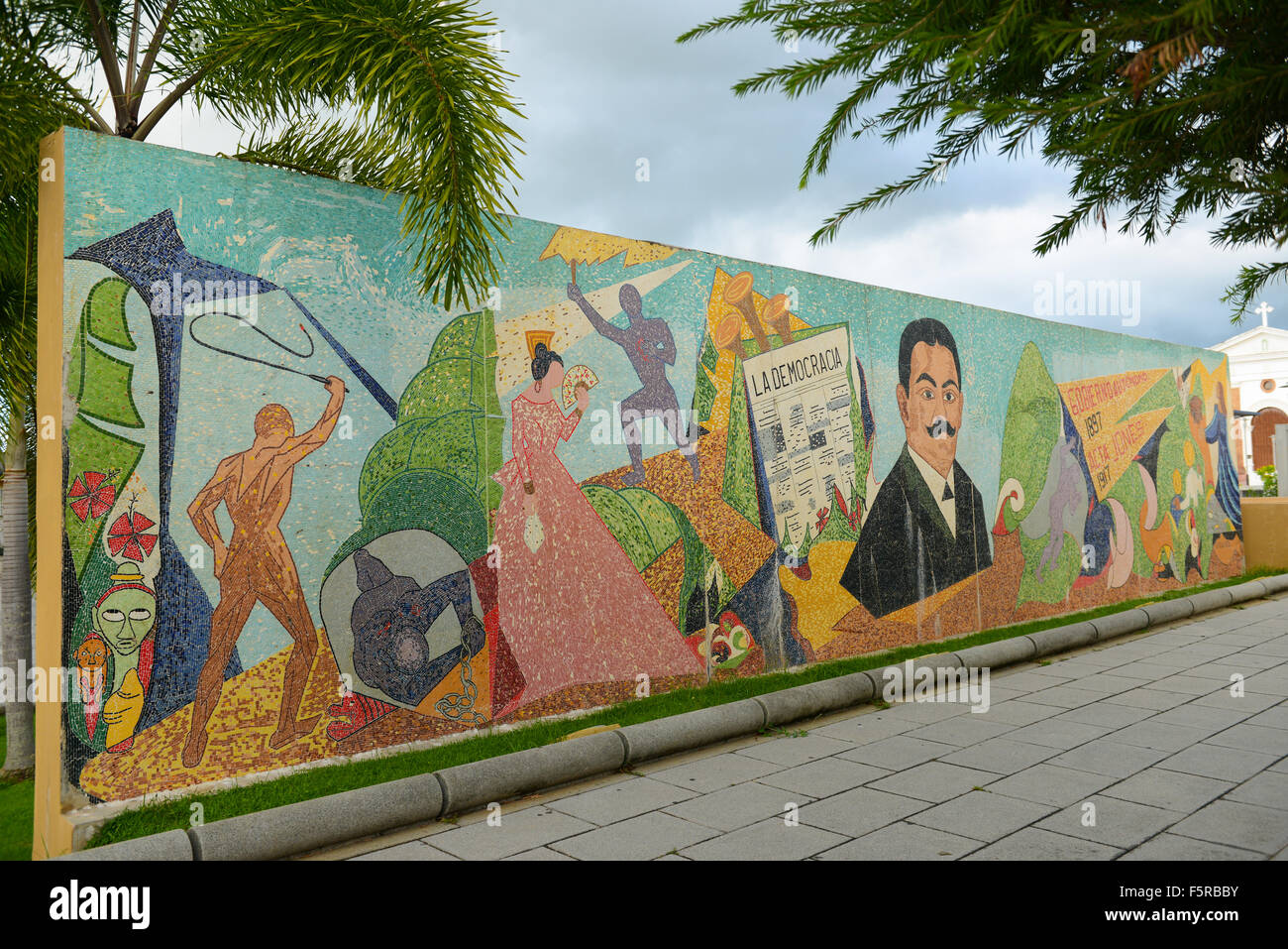 Paseo De La Historia Mosaik Wandbild des Künstlers Cecilia Orta. Manati, Puerto Rico. Territorium der USA. Karibik-Insel Stockfoto
