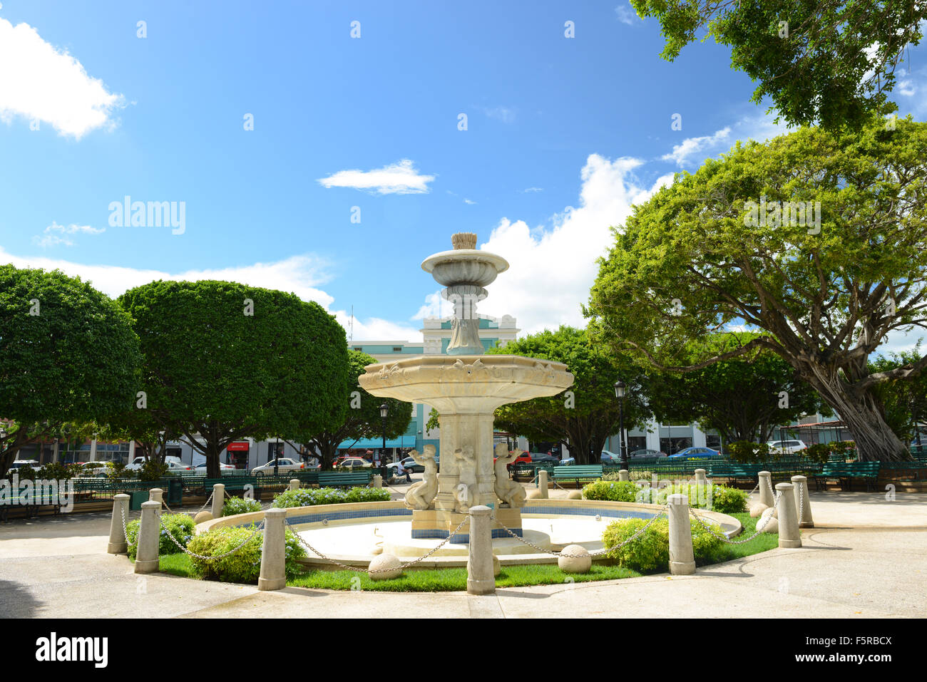 Wasser-Brunnen in der Mitte der Stadt Guayama, Puerto Rico. Territorium der USA. Karibik-Insel. Stockfoto
