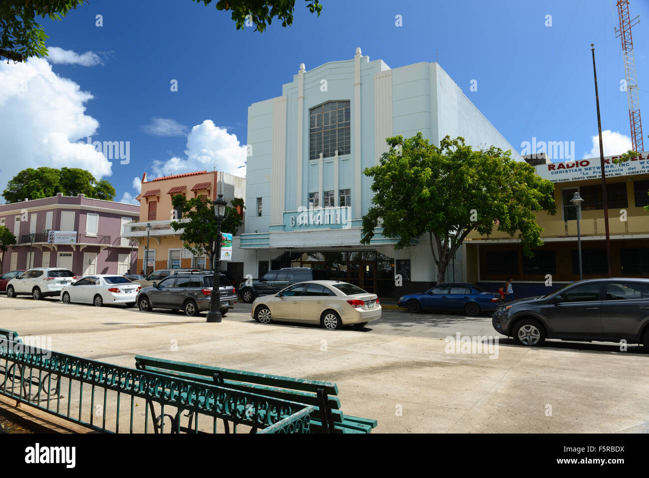 Alte Film-Theater-Fassade an Stadt Guayama, Puerto Rico. Stockfoto