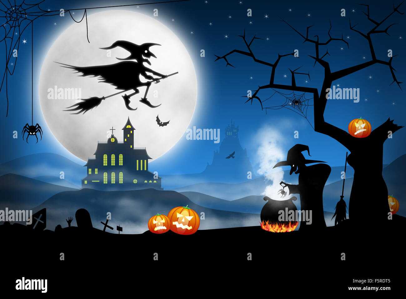 Gruselige Halloween-Nacht. Hexen Kochen Fledermaus Suppe am nebligen Friedhof Stockfoto
