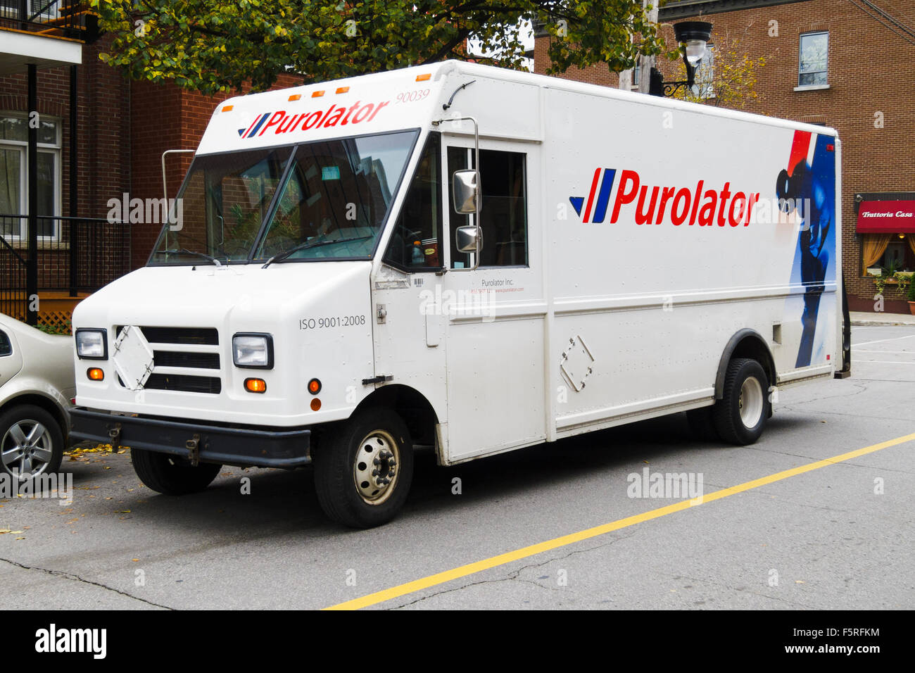 Purolator Lieferwagen. Purolator ist eine kanadische Kurierdienst. Stockfoto
