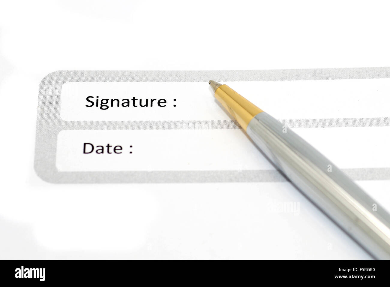 Unterschriftsfeld auf Dokument mit Stift Stockfoto