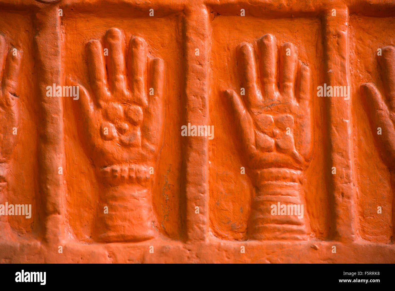 Sati Handabdrücke auf Loha Pol gemalt, Mehrangarh Fort, Jodhpur, Rajasthan, Indien, Asien Stockfoto