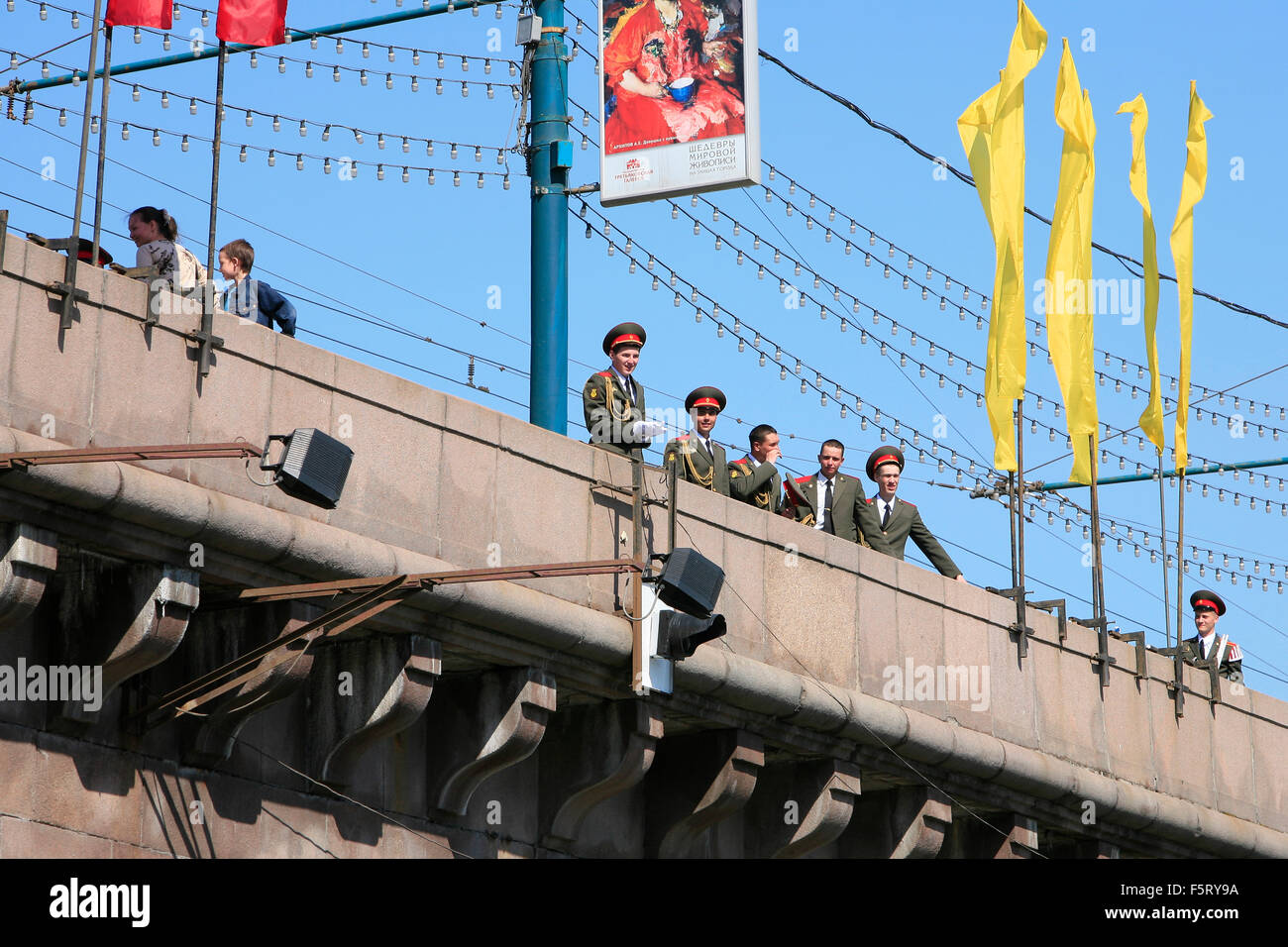 Russische Armee-jüngstere Söhne feiern bei Siegesparade der 2009 in Moskau, Russland Stockfoto