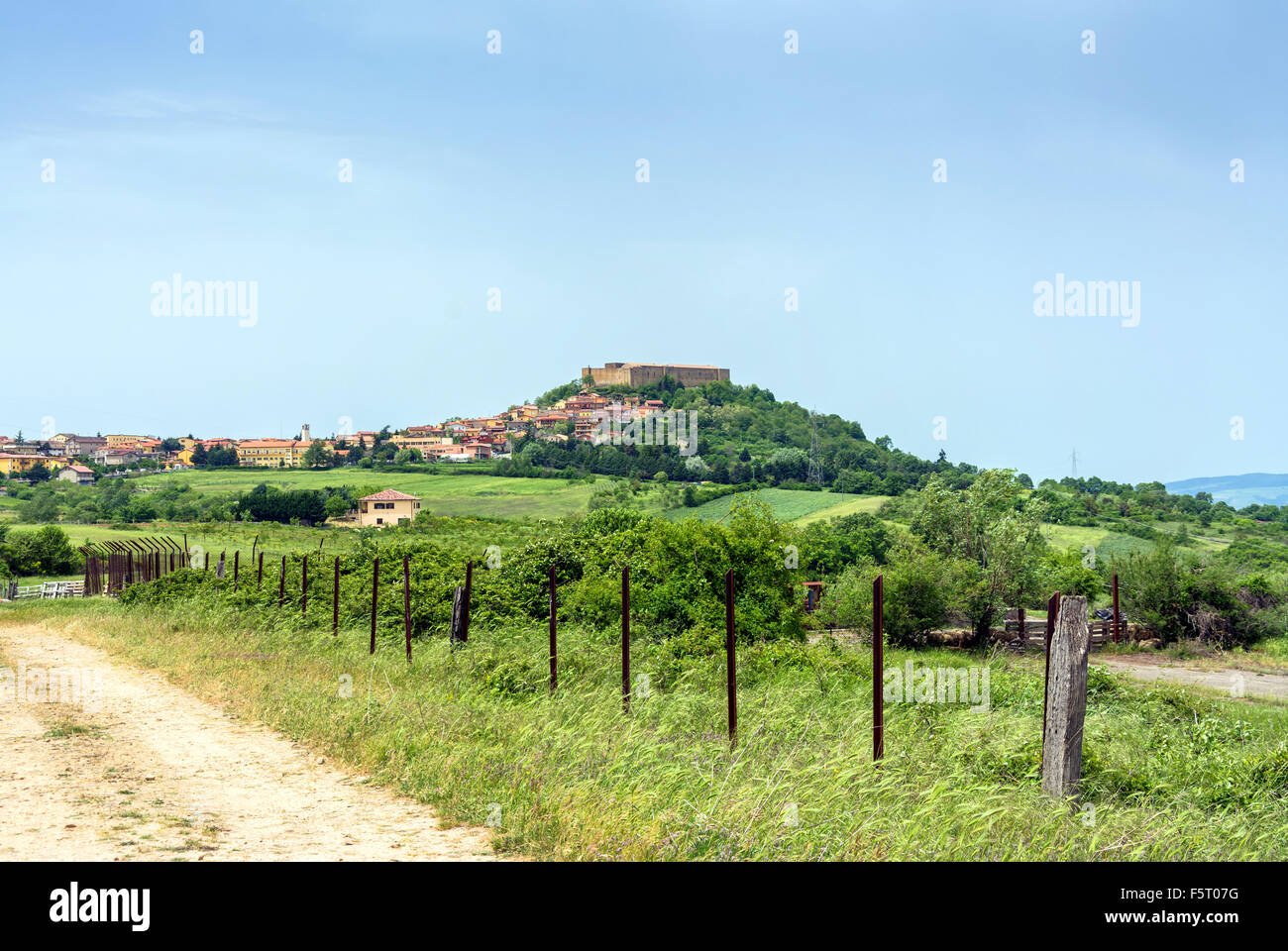 Panoramablick von Lagopesole. Basilikata, Italien Stockfoto