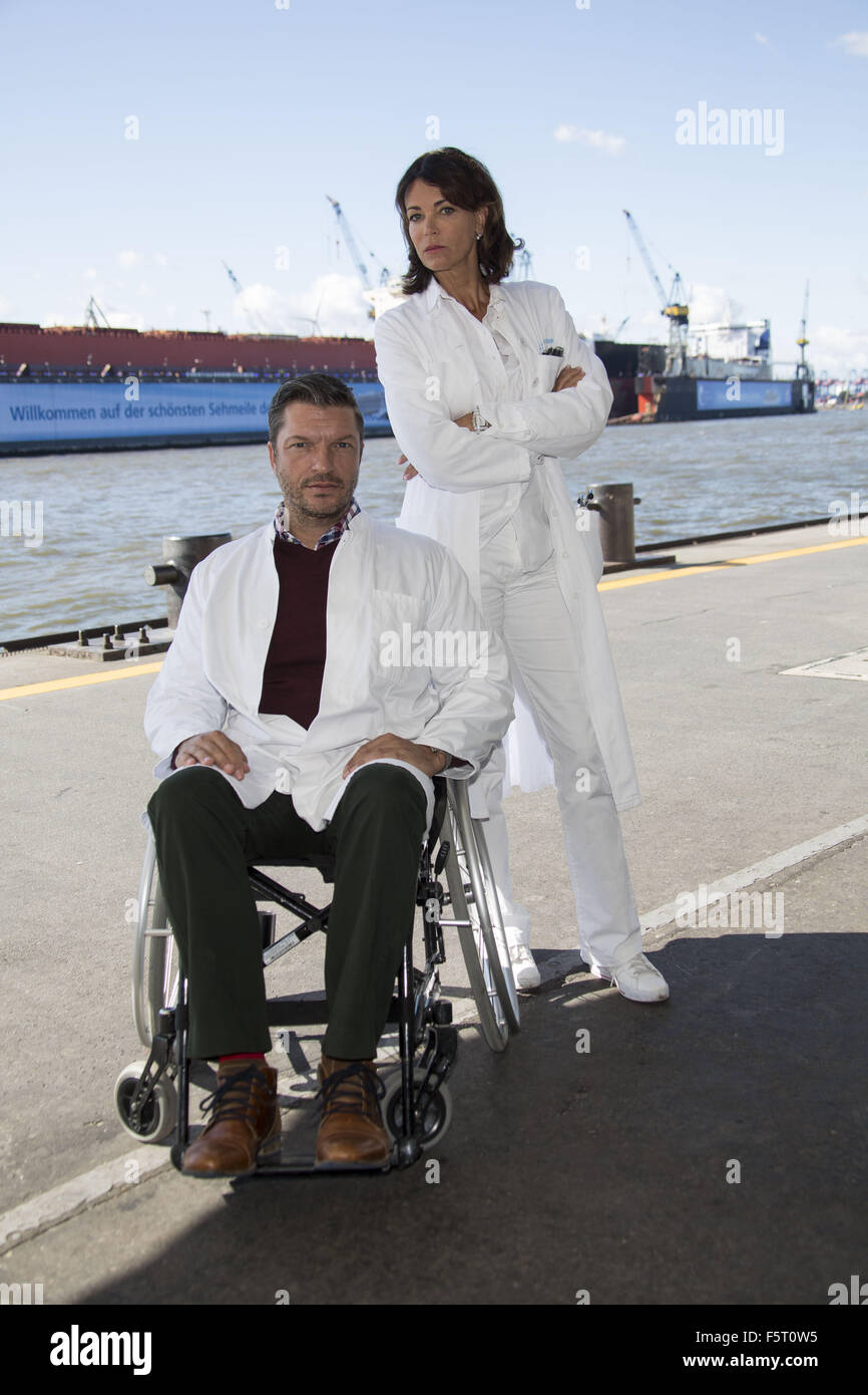 Akteure zur Förderung der neuen Staffel von Notruf Hafenkante an Landungsbrücken Featuring: Hardy Krüger Jr., Gerit Kling wo: Hamburg, Deutschland: 07 Sep 2015 Stockfoto