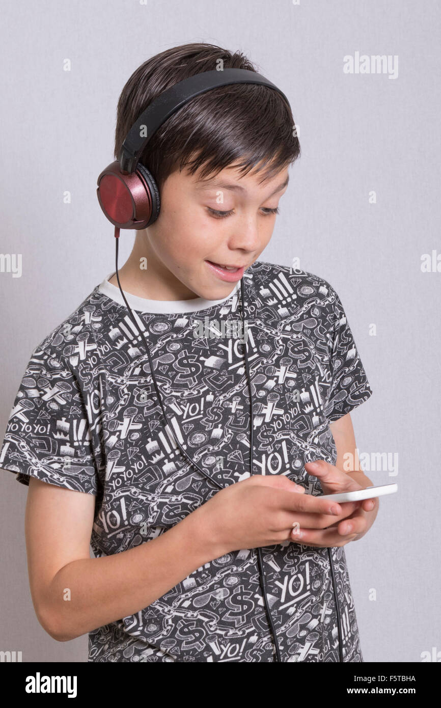Pre teen boy -Fotos und -Bildmaterial in hoher Auflösung – Alamy