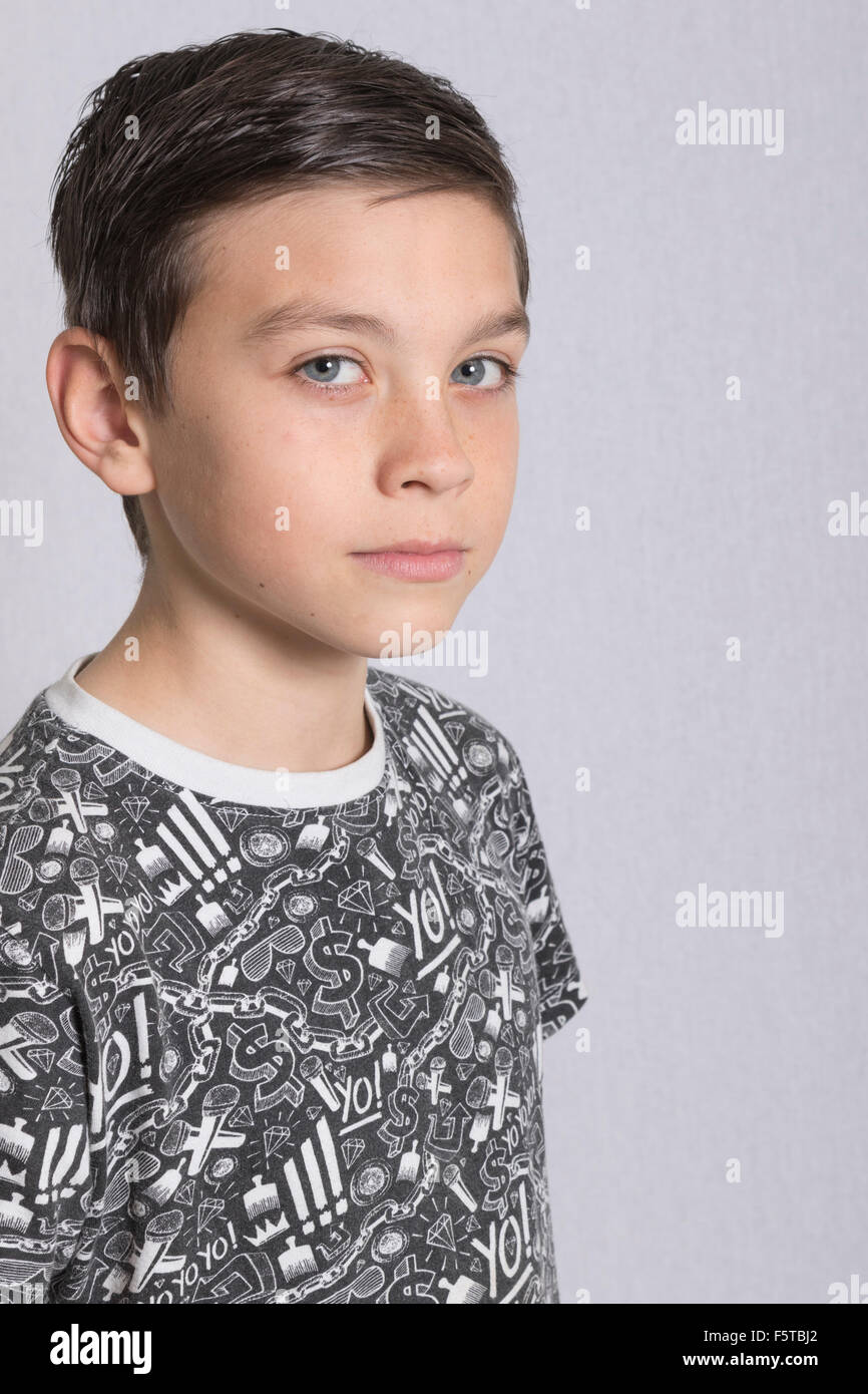 Pre teen boy -Fotos und -Bildmaterial in hoher Auflösung – Alamy