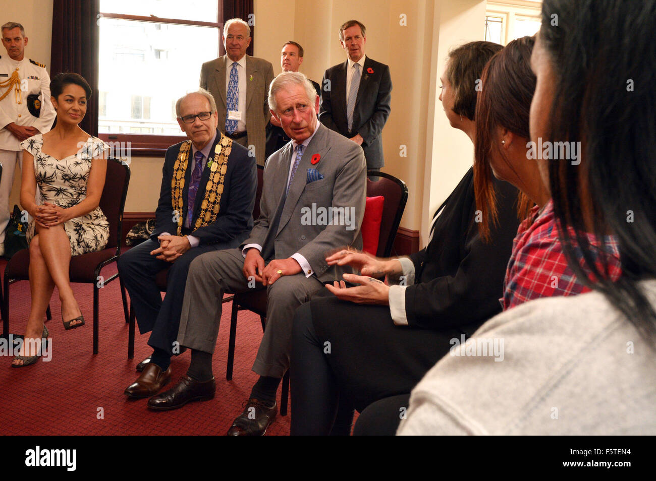 Auckland, Neuseeland - 8. November 2015 - Prinz Charles, Prinz von Wales, besucht Nga Rangatahi Toa am 8. November 2015 in Auckland, Neuseeland. Charles und Camilla besuchen Neuseeland vom 4. November bis November 10, Teilnahme an Veranstaltungen in Wellington, Dunedin, Nelson, Westport, Ngaruawahia, Auckland und New Plymouth (Reuters Pool/Rafael Ben-Ari). Stockfoto