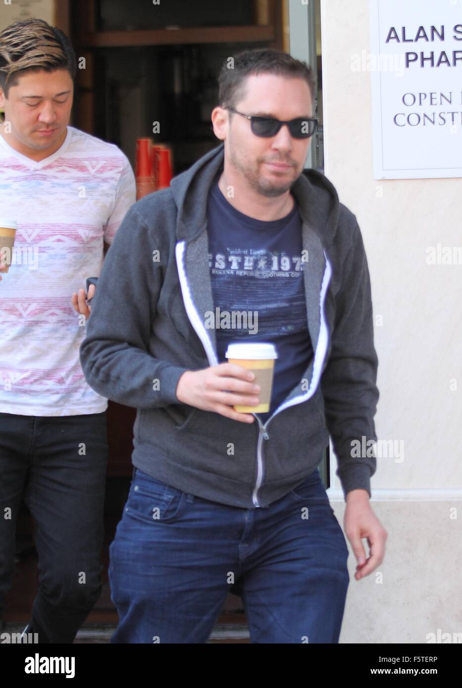 "X-Men" Regisseur Bryan Singer hat Beverly Hills mit Mittagessen: Bryan Singer wo: Los Angeles, California, Vereinigte Staaten von Amerika bei: 08 Sep 2015 Stockfoto