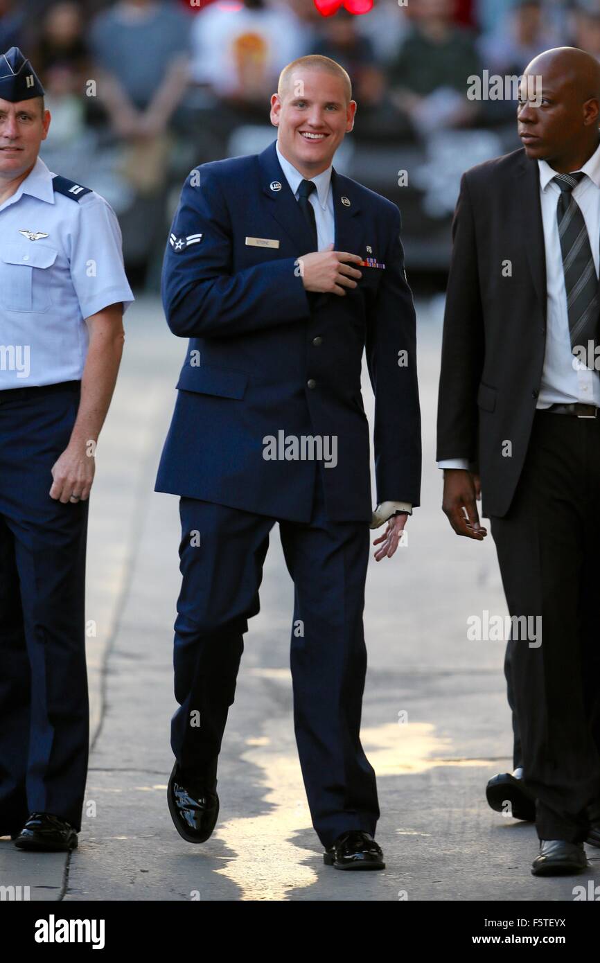 Airman 1st Class Spencer Stein bei ABC Studios für Jimmy Kimmel Live gesehen.  Mitwirkende: Spencer Stein wo: Los Angeles, California, Vereinigte Staaten von Amerika bei: 08 Sep 2015 Stockfoto