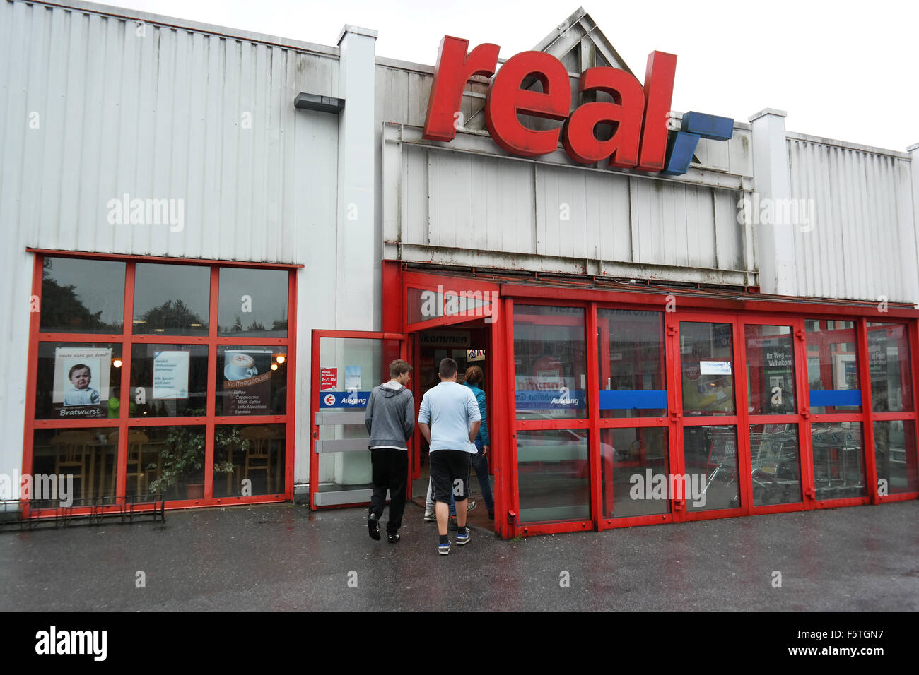 Real SB-Warenhaus in Deutschland Stockfotografie - Alamy