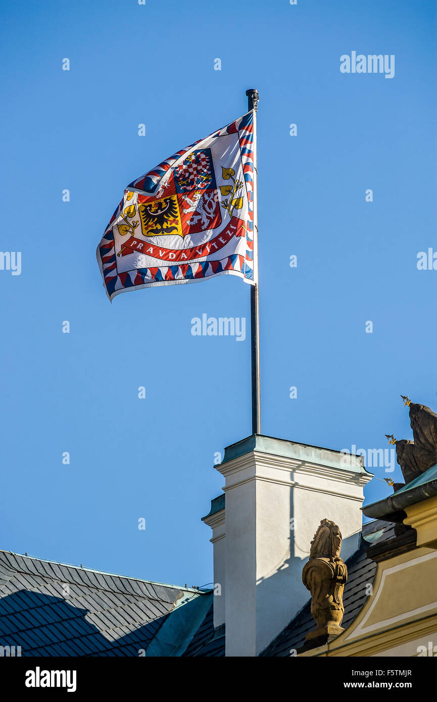 Flagge des Präsidenten der Tschechischen Republik auf Prager Burg Stockfoto