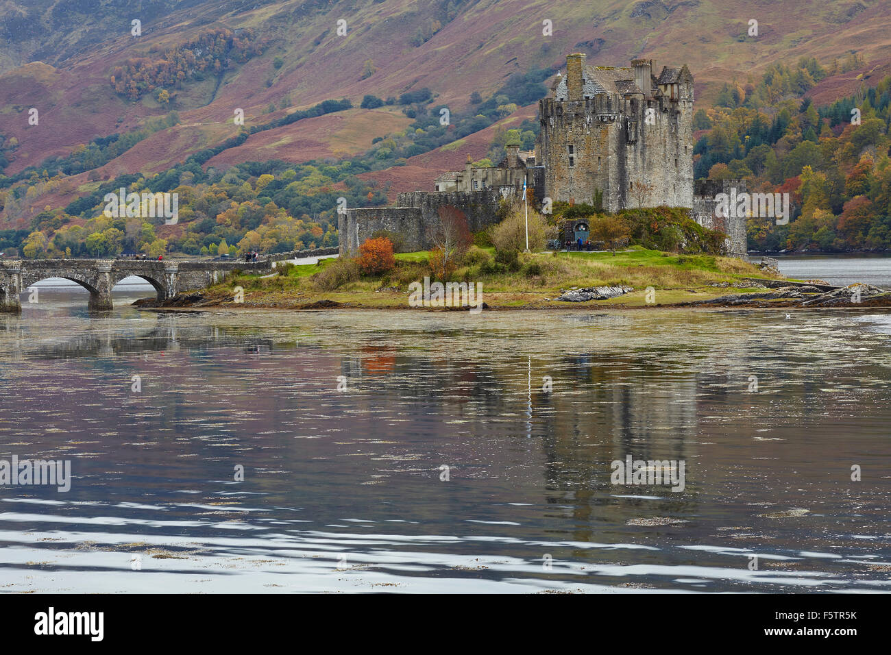 Eilean Donan Castle, am Meeting Point des Loch Alsh und Loch Duich, in der Nähe von Kyle of Lochalsh, Nordwest-Schottland, Großbritannien. Stockfoto