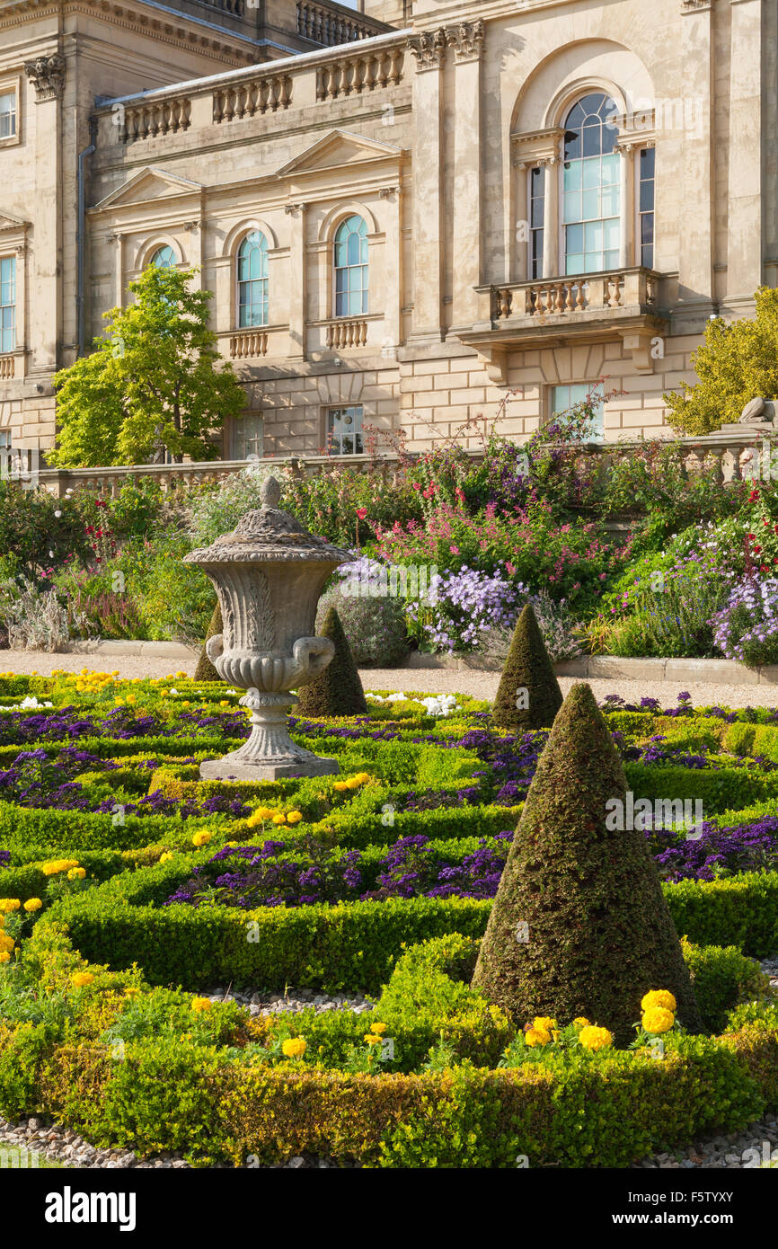 Die Gartenterrasse Harewood House in West Yorkshire, Großbritannien. Eines der zehn Treasure Houses of England. Stockfoto