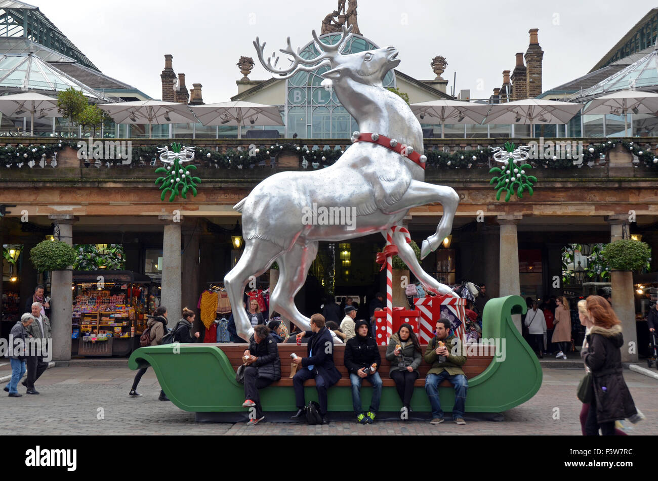 Covent Garden London, UK, 9. November 2015, führt der Weg als London beginnt am Weihnachten fühlen in der zweiten Novemberwoche statt. Stockfoto