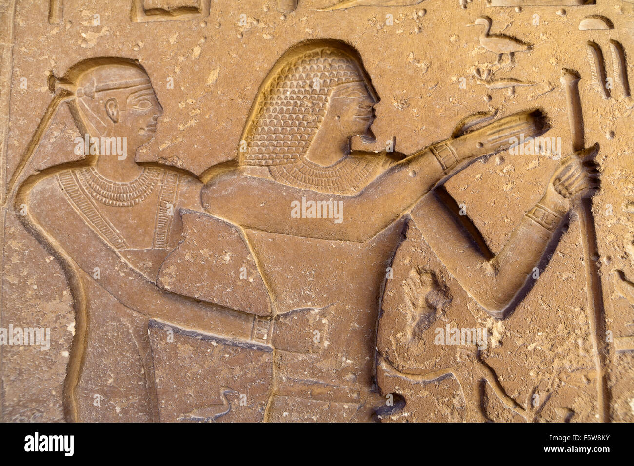 Nahaufnahme des alten Königreichs Türsturz, Mastaba-Feld in der Nekropole von Sakkara auch bekannt als Sakkara Ägypten Stockfoto