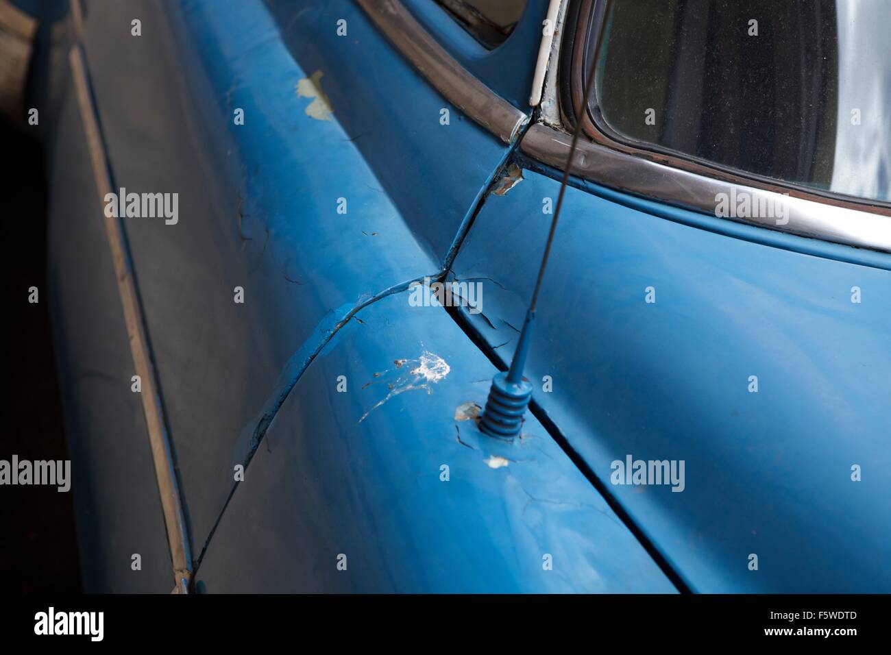 Auto-Innenausstattung in blau getönt Stockfotografie - Alamy