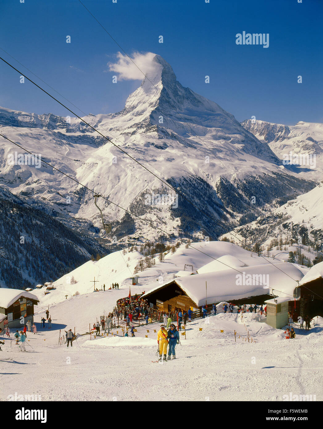 Das Matterhorn von der Skistation Sunnegga in Zermatt, Wallis, Schweiz. Stockfoto