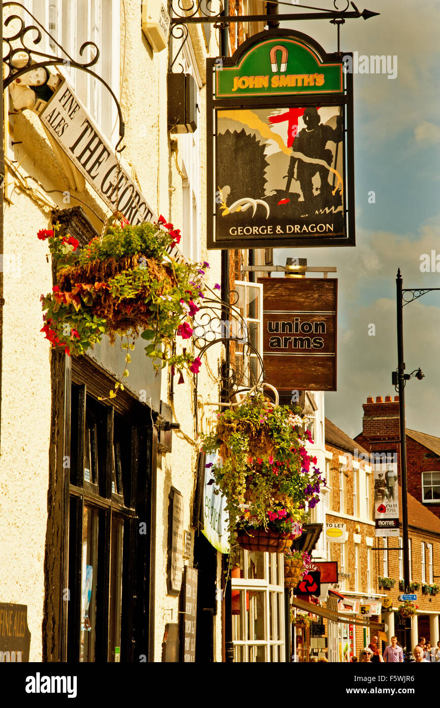 George und Dragon und die Union Arms Pubs in Yarn Stockfoto