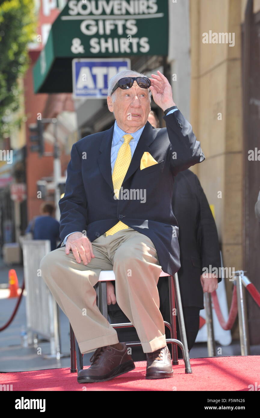 LOS ANGELES, CA - 23. April 2010: Mel Brooks auf dem Hollywood Boulevard, wo er mit einem Stern auf dem Hollywood Walk of Fame geehrt wurde. Stockfoto