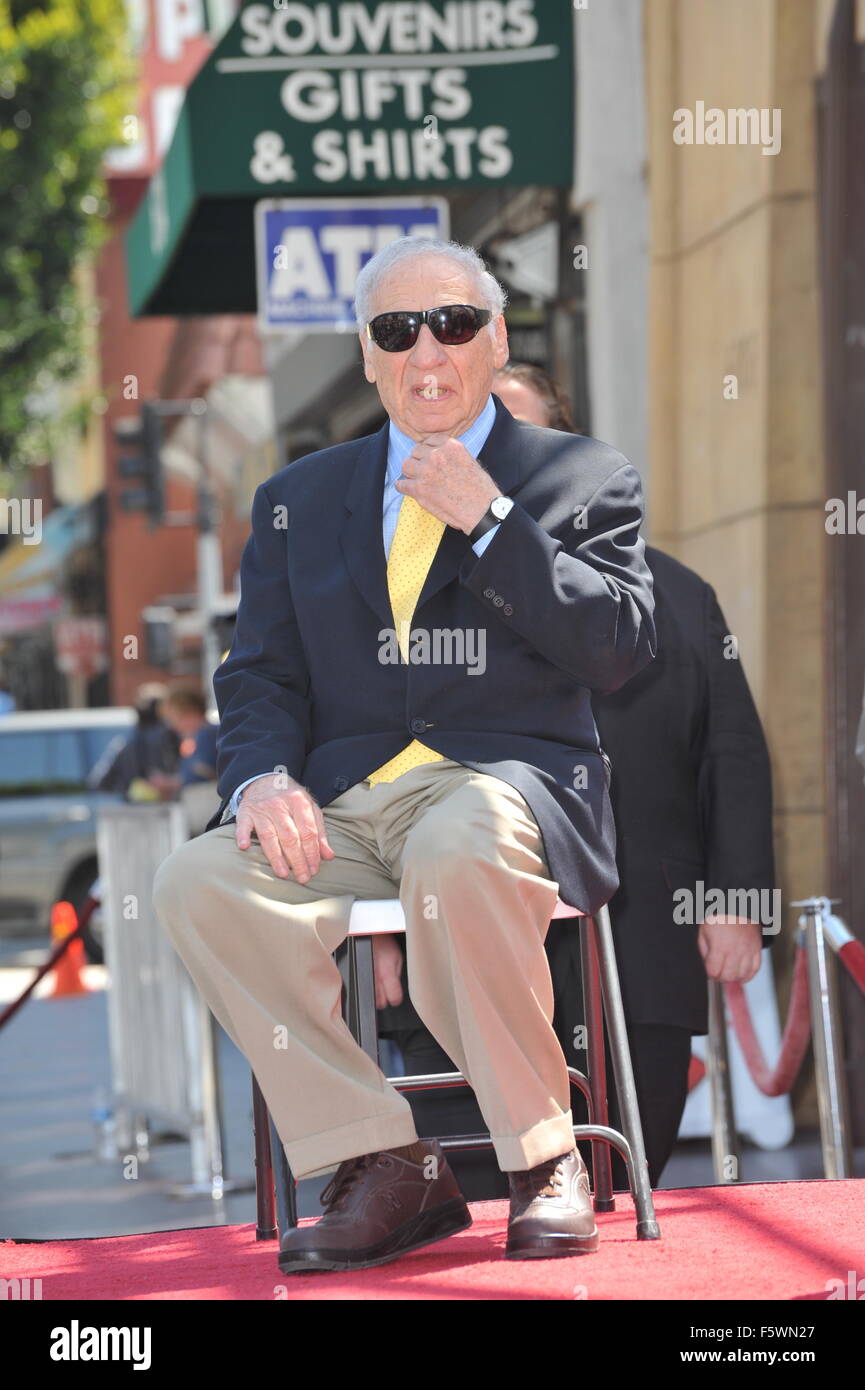 LOS ANGELES, CA - 23. April 2010: Mel Brooks auf dem Hollywood Boulevard, wo er mit einem Stern auf dem Hollywood Walk of Fame geehrt wurde. Stockfoto