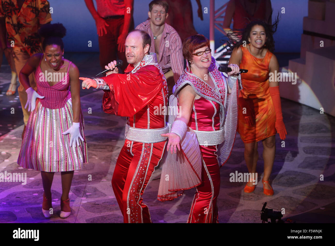 Nacht der Broadway musical Mamma Mia im Broadhurst Theatre - Vorhang schließen.  Mit: John Hemphill, Mary Callanan Where: New York City, New York, Vereinigte Staaten, wann: 13 Sep 2015 Stockfoto