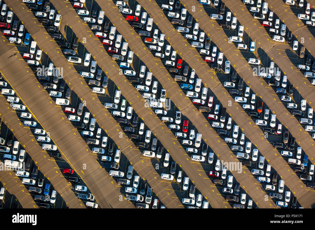 Import Auto neues Auto Inventar im Logport Duisburg Rheinhausen, Neuwagen dump, parking Lot, Duisburg, Ruhrgebiet, Stockfoto