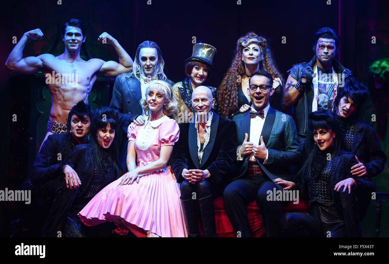 Fototermin für die neuesten Londoner Inszenierung von "The Rocky Horror Picture Show" Featuring: Richard O'Brien, Andrew Ahern, Dominic Anderson, Ben Forster, Ben Kerr, Will Knights, Kristian Lavercombe, Richard Meek, Haley Flaherty, Rachel Grundy, Sophie Linder Stockfoto