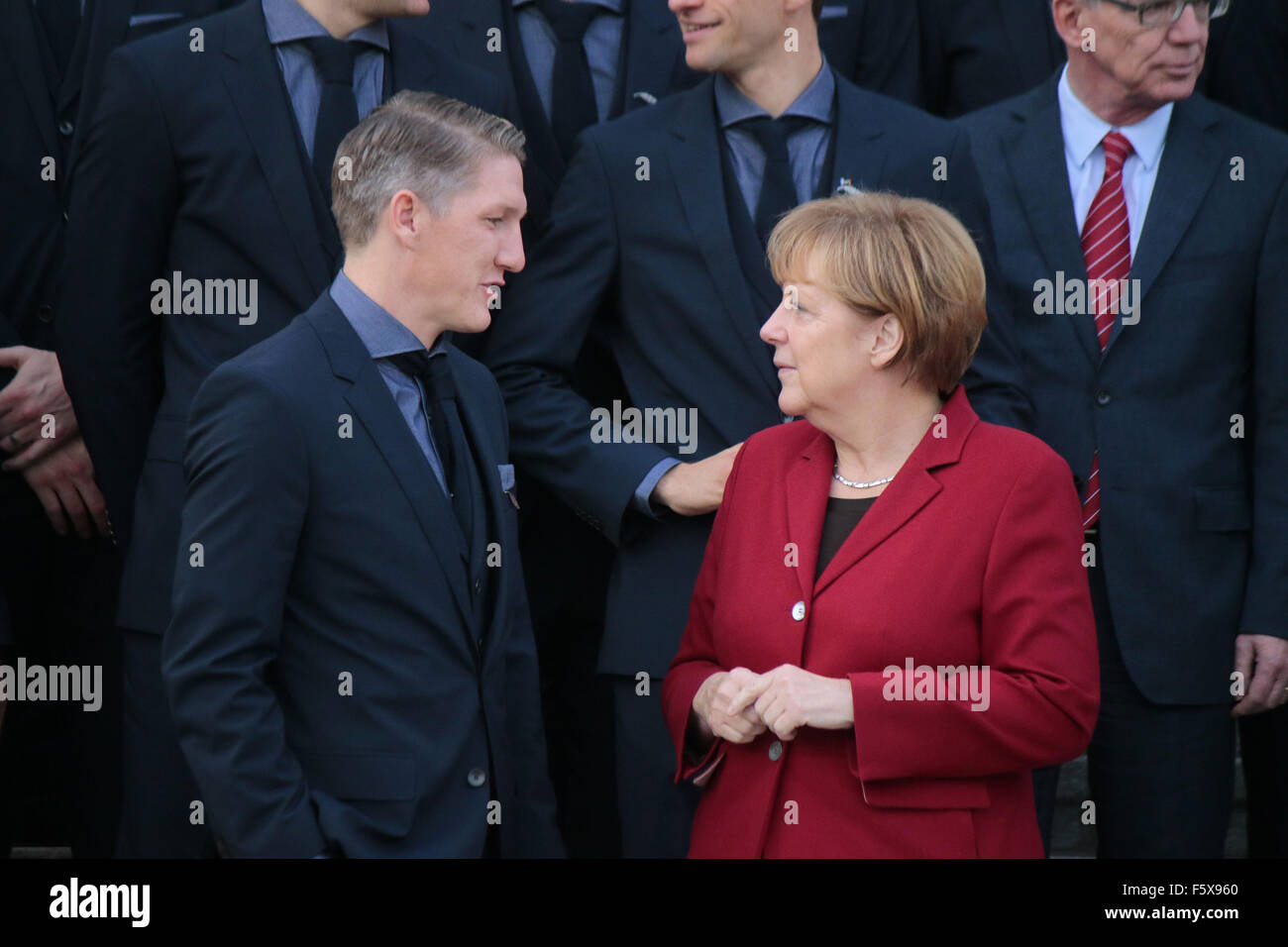 Bastian Schweinsteiger, Angela Merkel - Empfang der Deutschen Nationalmannschaft Beim Bundespraesidenten, Schloss Bellevue, 10. Stockfoto