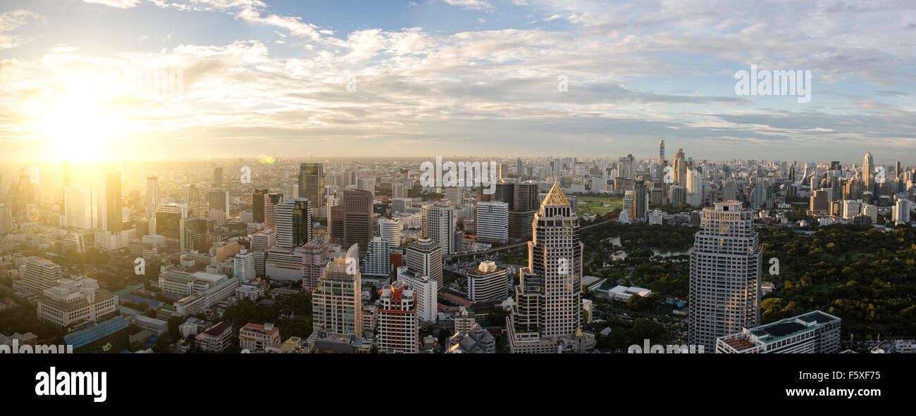 Das Zentrum von Bangkok, Thailand bei Sonnenuntergang Stockfoto