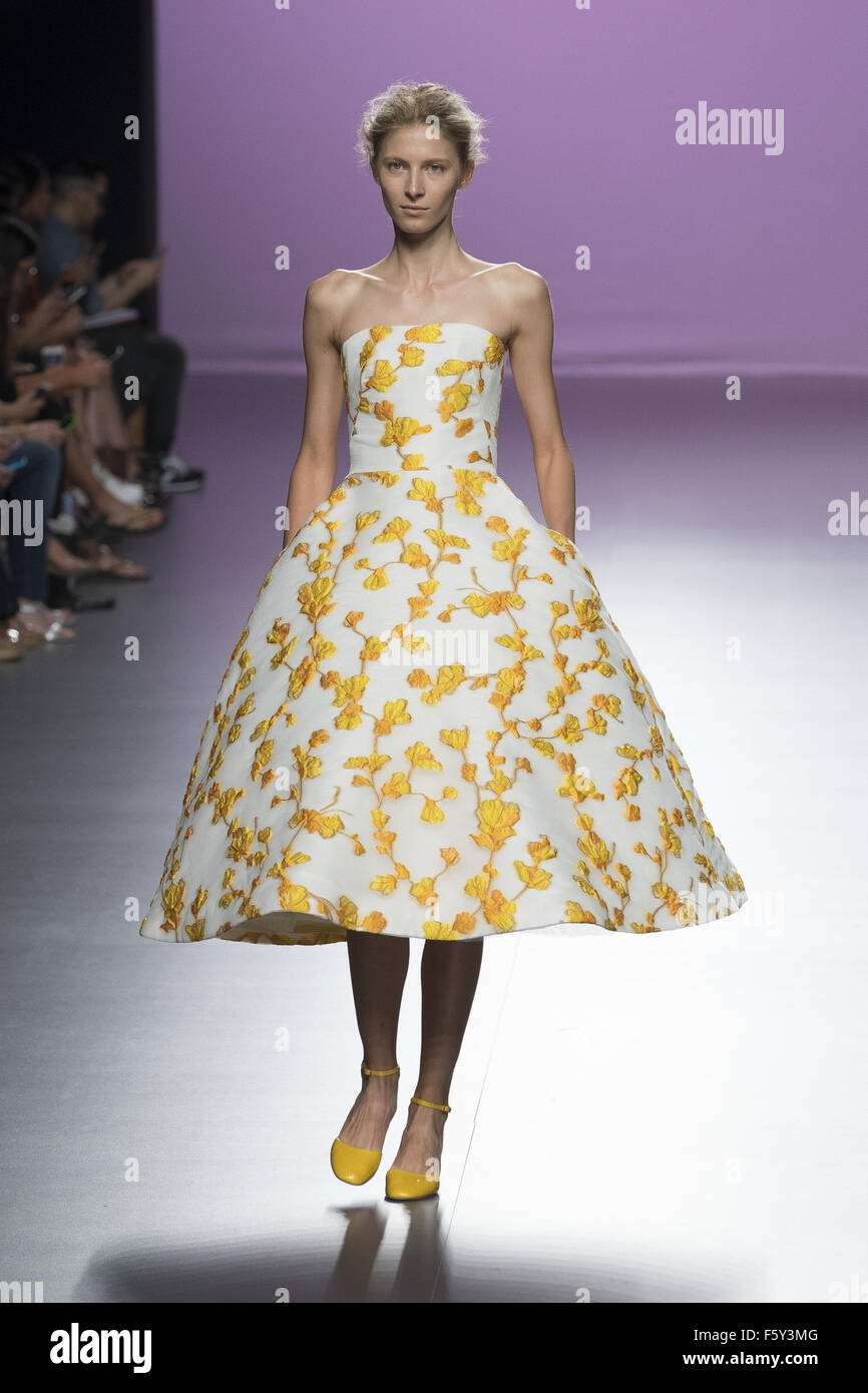 Mercedes-Benz Fashion Week Madrid Frühjahr/Sommer 2016 - die 2. Haut Co. - Laufsteg mit: Wo Modell: Madrid, Spanien bei: 21 Sep 2015 Stockfoto
