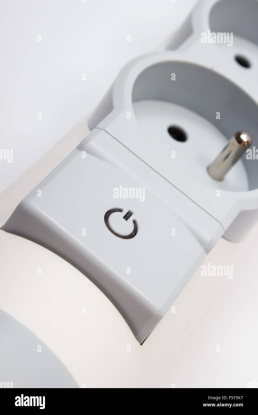 Elektrische Verlängerung 5 M – Stecker 10 A, Ausgang 10/16 A Zweiwertig, Weiß, Gegossene Steckdose