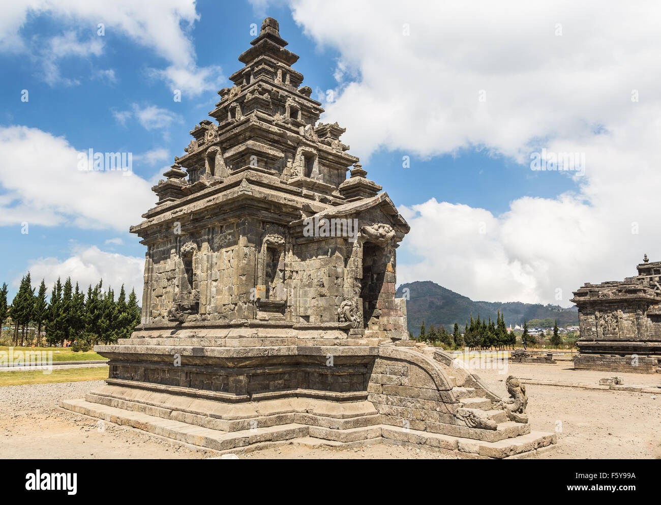 Arjuna Tempel Auf Dem Dieng Plateau In Der Nahe Von Wonosobo In Zentraljava Indonesien Diese Hindu Tempel Sind Bekannt Als Die Ol Stockfotografie Alamy