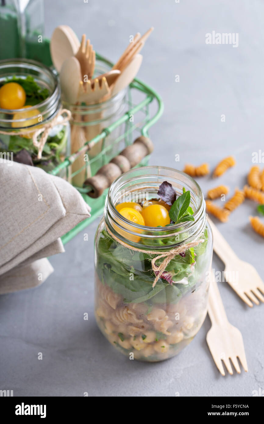 Nudelsalat picknick -Fotos und -Bildmaterial in hoher Auflösung – Alamy