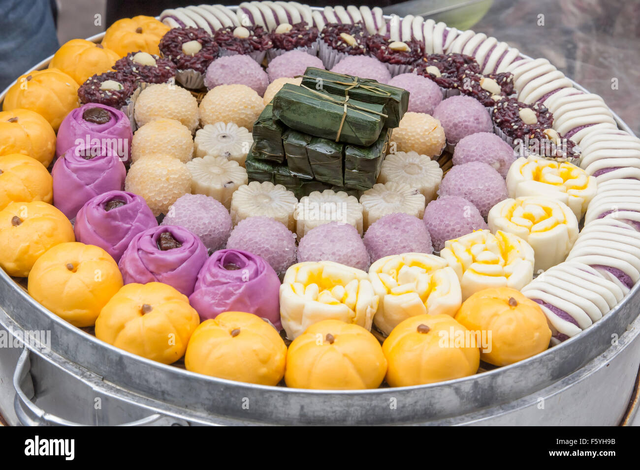 Chinesische traditionelle Speisen bei Ausflügen die antike Stadt in Chongqing Stockfoto