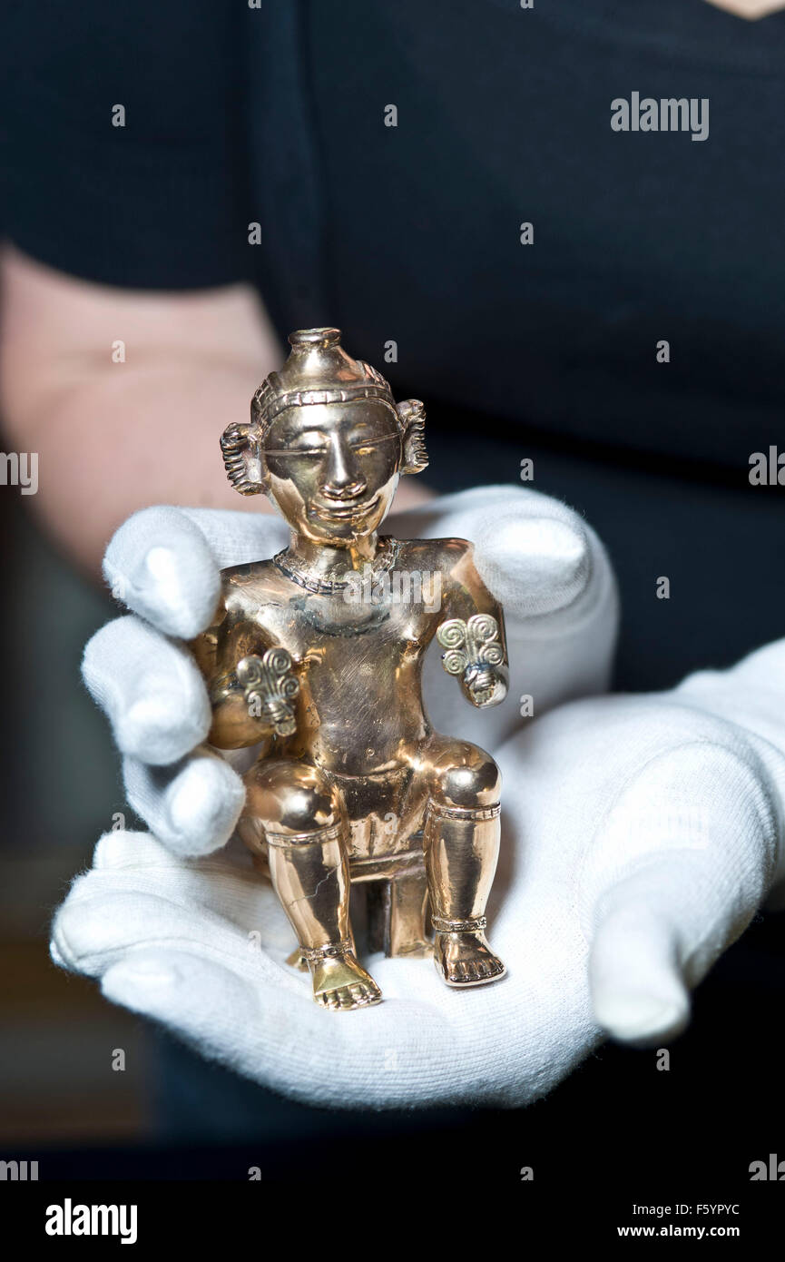 Über El Dorado: Kraft und Gold im alten Kolumbien Herbst zeigen im British Museum. Sitzende weibliche Poporo, Quimbaya, Stockfoto