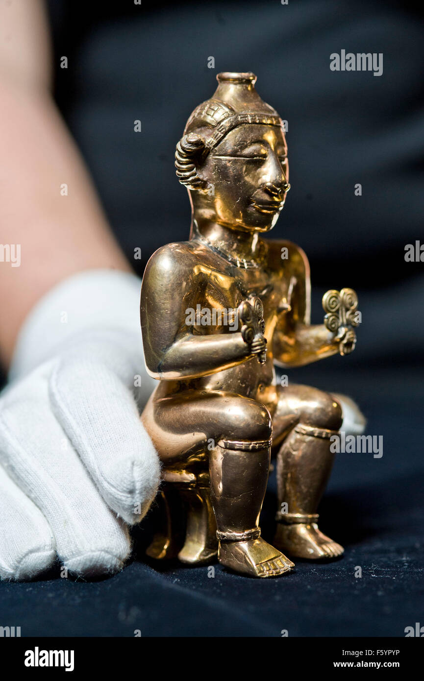 Über El Dorado: Kraft und Gold im alten Kolumbien Herbst zeigen im British Museum. Sitzende weibliche Poporo, Quimbaya, Stockfoto
