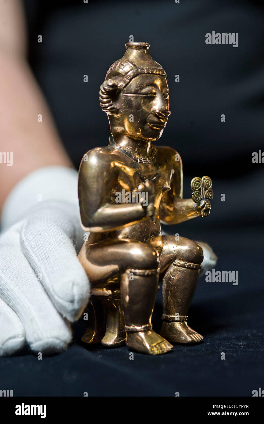 Über El Dorado: Kraft und Gold im alten Kolumbien Herbst zeigen im British Museum. Sitzende weibliche Poporo, Quimbaya, Stockfoto