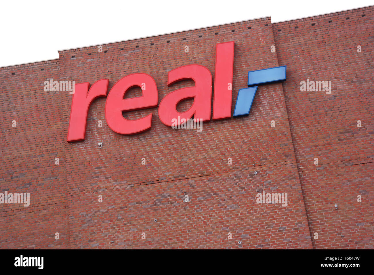 Das Logo der Marke Real auf eine Mauer Stockfoto