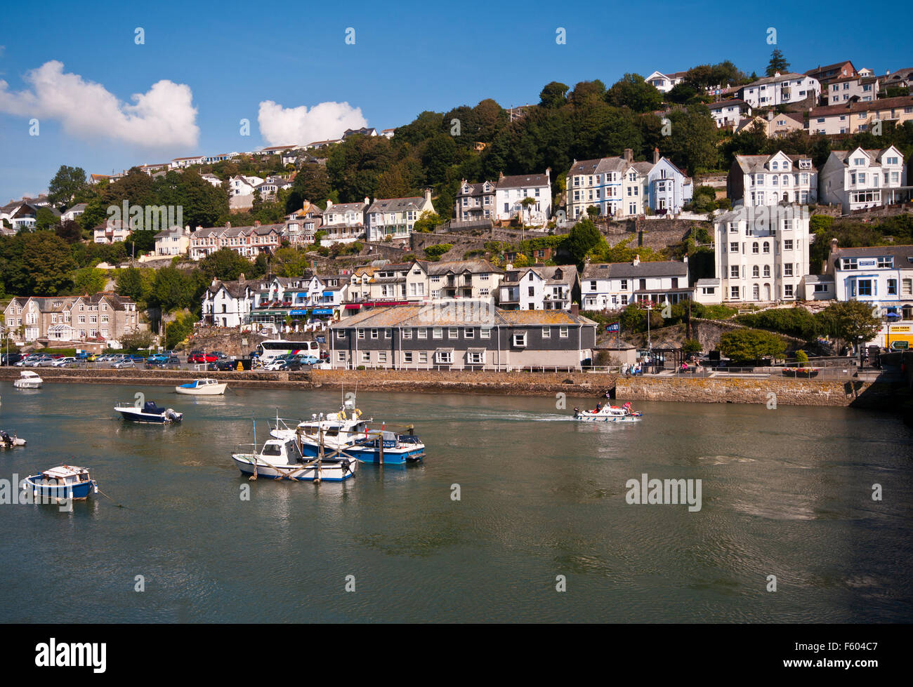 Die kornischen Küste Stadt Looe, mit Blick auf den East River Looe Cornwall England UK Stockfoto