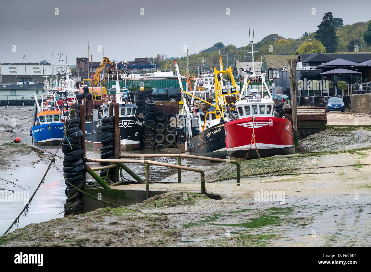 Herzmuschel Boote gefesselt im Leigh on Sea in Essex. Stockfoto
