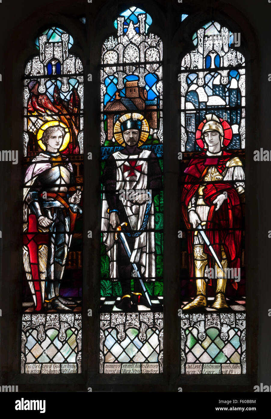 Memorial Glasmalereien von Christopher Whall, St. Leonard Kirche ab, Northamptonshire, England, UK Stockfoto