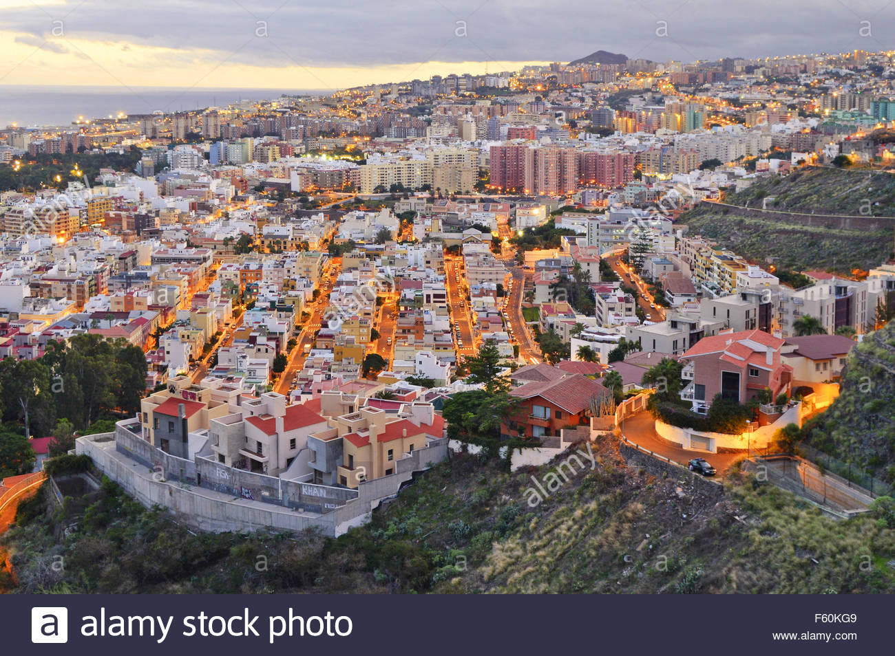 Blick über Stadt Santa Cruz De Tenerife in der ...